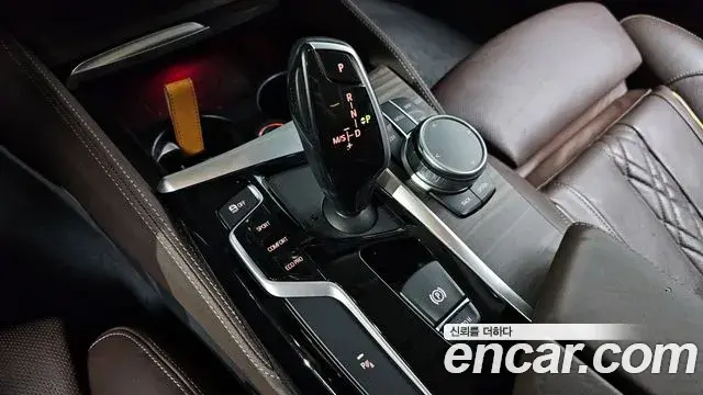 BMW 5 Series 2020 — ფოტო 8/20