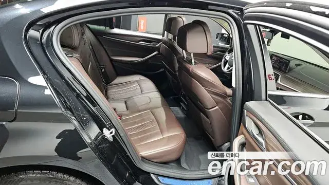BMW 5 Series 2020 — ფოტო 12/20