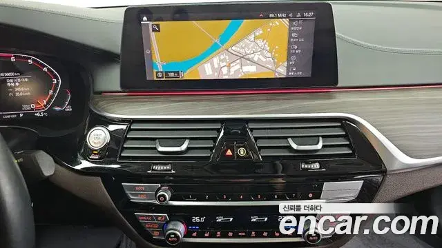 BMW 5 Series 2020 — ფოტო 13/20