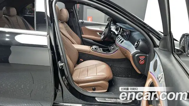 Mercedes-Benz E-Class 2019 — ფოტო 14/20
