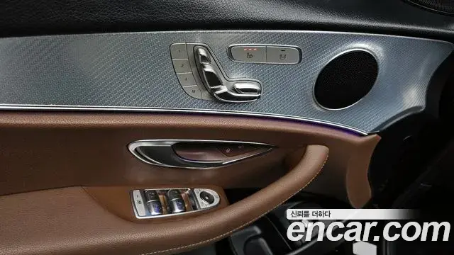 Mercedes-Benz E-Class 2019 — ფოტო 16/20
