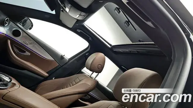Mercedes-Benz E-Class 2019 — ფოტო 7/20