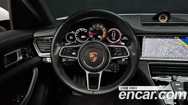 Porsche Panamera 2020 — Photo 7/20