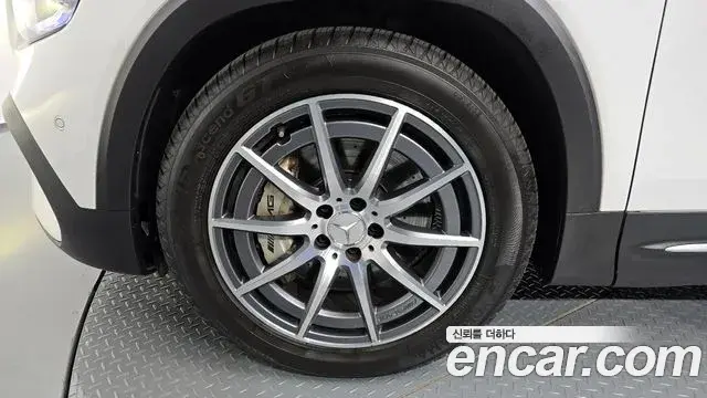 Mercedes-Benz GLB-Class 2021 — Photo 6/20
