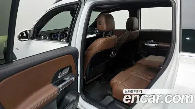 Mercedes-Benz GLB-Class 2021 — Photo 15/20