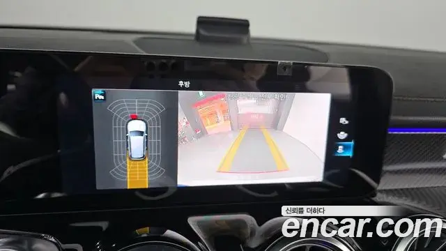 Mercedes-Benz GLB-Class 2021 — Photo 18/20