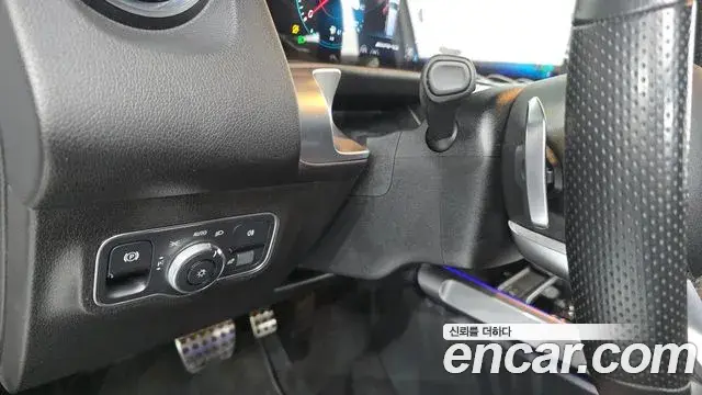 Mercedes-Benz GLB-Class 2021 — Photo 8/20