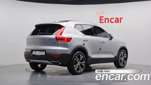 Volvo XC40 2019 — Şəkil 16/20