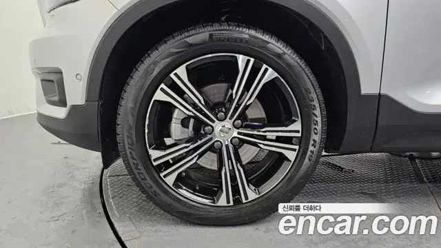 Volvo XC40 2019 — Şəkil 11/20