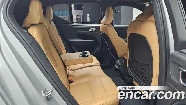 Volvo XC40 2019 — Şəkil 20/20