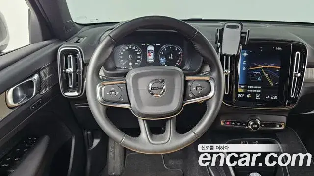 Volvo XC40 2019 — Şəkil 9/20