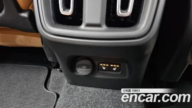 Volvo XC40 2019 — Şəkil 18/20