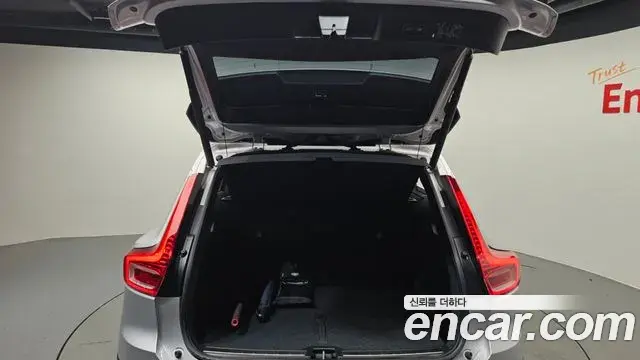 Volvo XC40 2019 — Şəkil 6/20