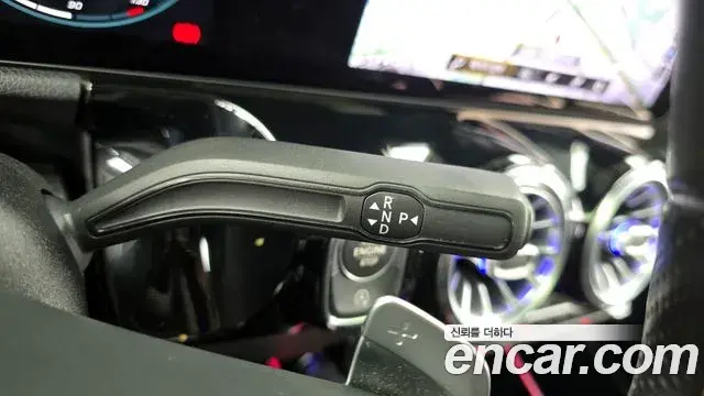 Mercedes-Benz GLA-Class 2021 — ფოტო 13/20
