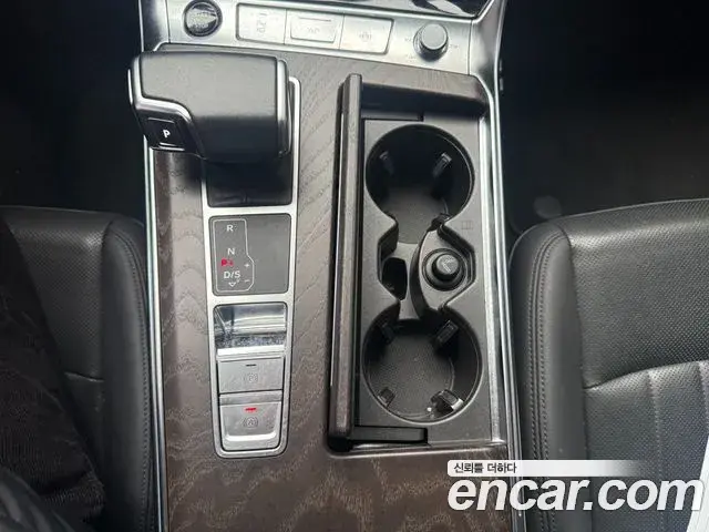 Audi A6 2021 — Photo 2/20