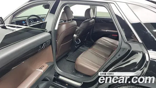 Hyundai Grandeur Hybrid 2023 — ფოტო 17/20