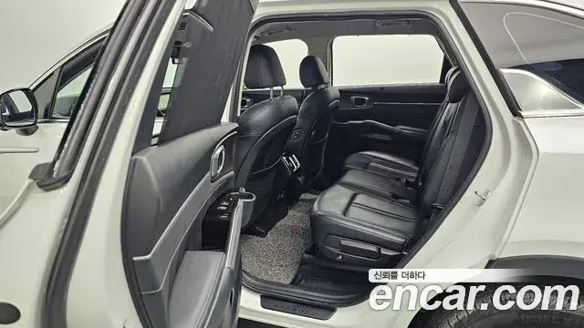 Kia Sorento 2023 — ფოტო 2/20