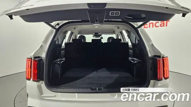 Kia Sorento 2023 — ფოტო 16/20