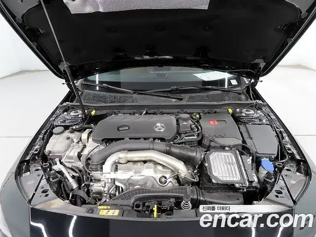 Mercedes-Benz CLA-Class 2025 — Photo 18/20