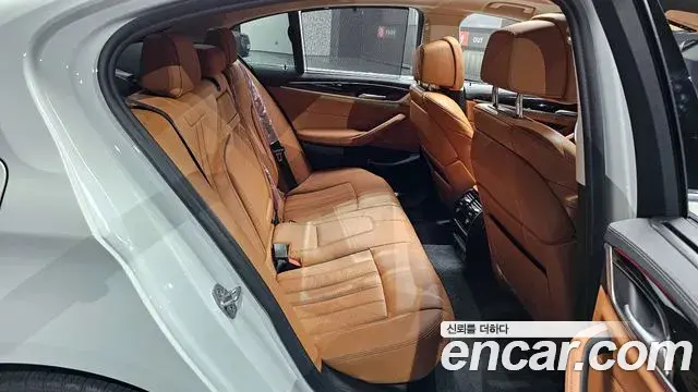 BMW 5 Series 2022 — Şəkil 19/20