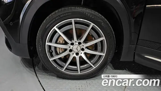 Mercedes-Benz GLB-Class 2022 — Photo 2/20
