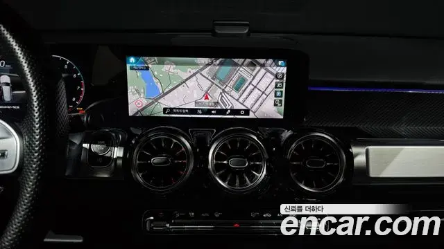 Mercedes-Benz GLB-Class 2022 — Photo 12/20