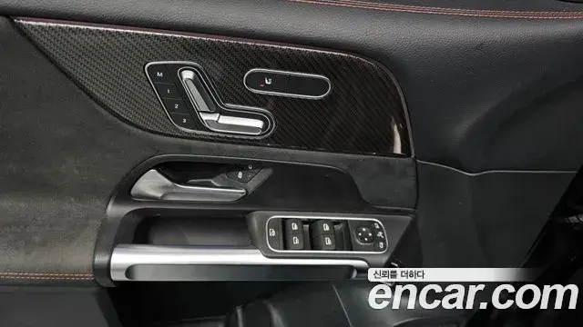Mercedes-Benz GLB-Class 2022 — Photo 11/20