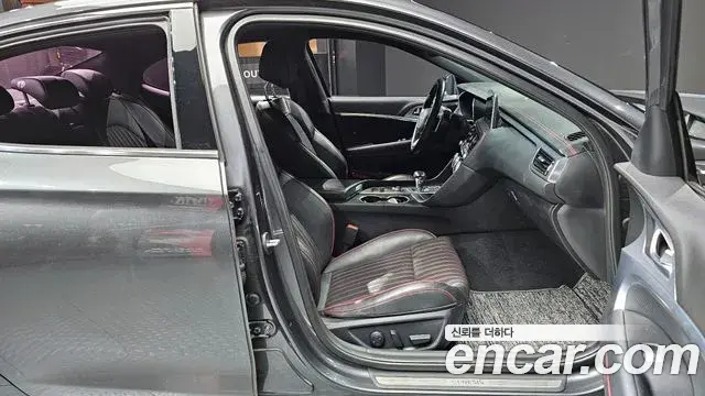 Genesis G70 2018 — Photo 10/20