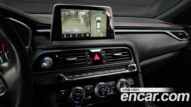 Genesis G70 2018 — Photo 9/20