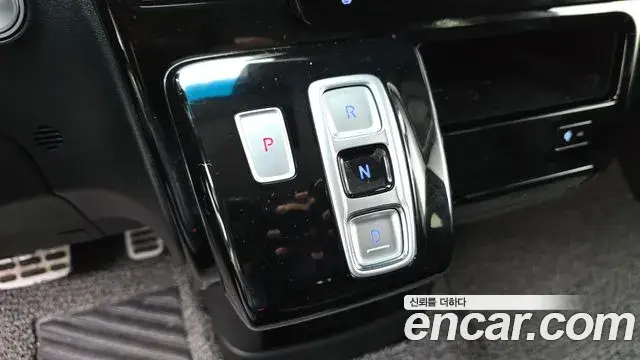 Hyundai Staria 2022 — Фото 9/20