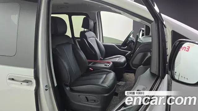 Hyundai Staria 2022 — Фото 11/20