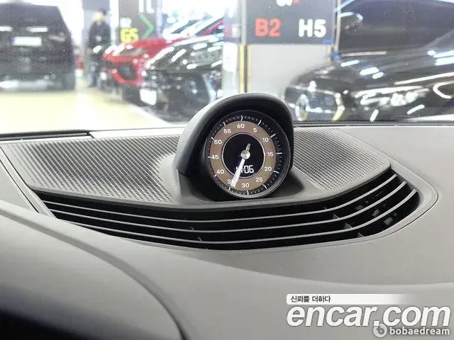 Porsche Taycan 2021 — ფოტო 10/20