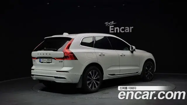 Volvo XC60 2024 — Фото 1/20