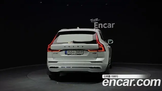 Volvo XC60 2024 — Фото 3/20