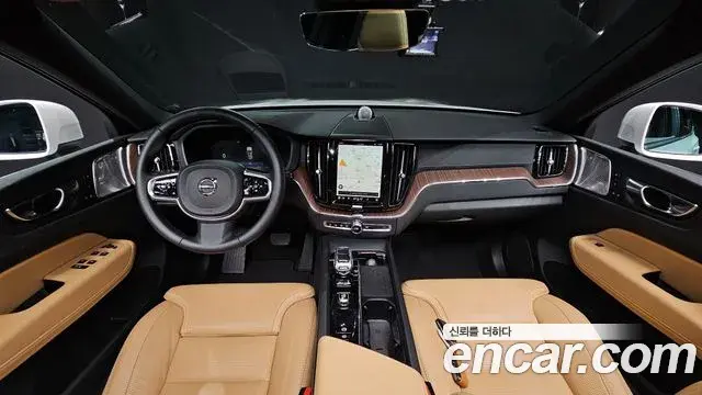 Volvo XC60 2024 — Фото 10/20
