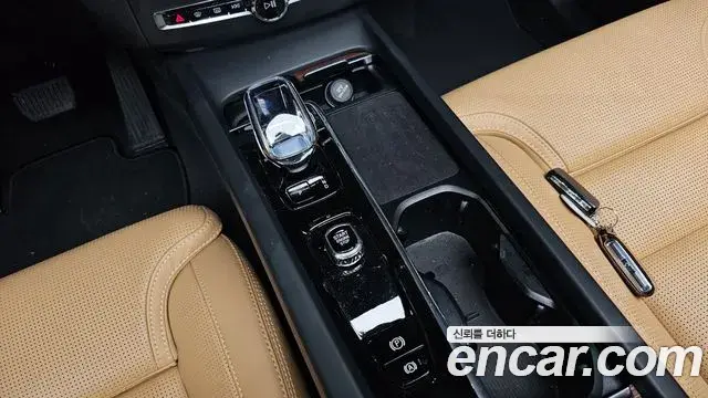 Volvo XC60 2024 — Фото 7/20