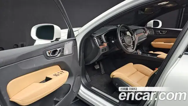 Volvo XC60 2024 — Фото 11/20