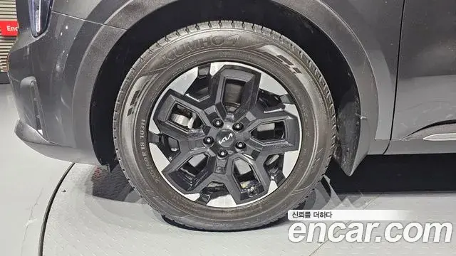 Kia Sorento 2023 — Photo 6/20