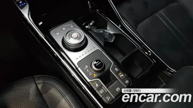 Kia Sorento 2023 — Photo 16/20