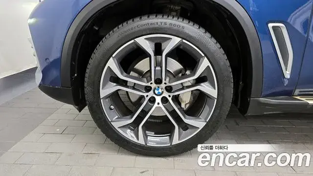 BMW X5 2021 — ფოტო 8/20