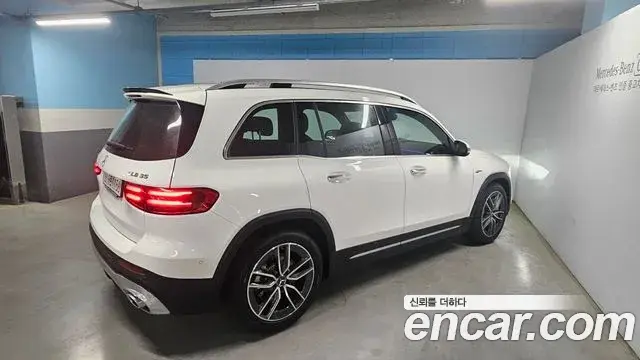 Mercedes-Benz GLB-Class 2025 — Photo 13/20