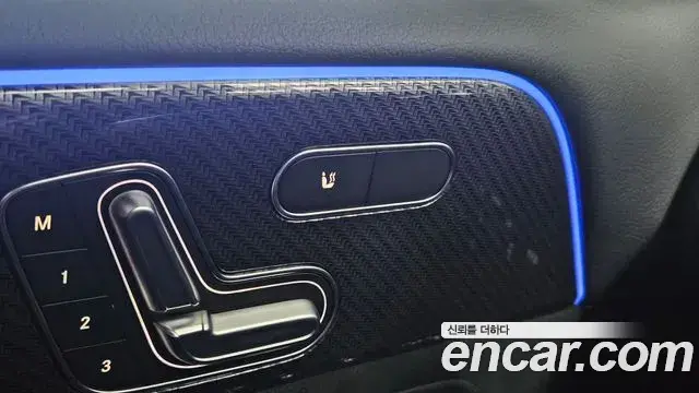 Mercedes-Benz GLB-Class 2025 — Photo 15/20