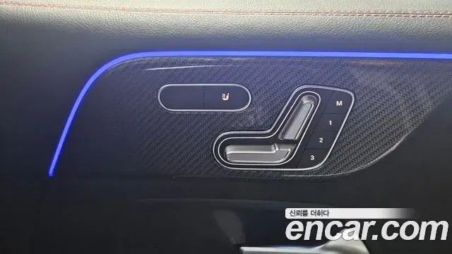 Mercedes-Benz GLB-Class 2025 — Photo 12/20