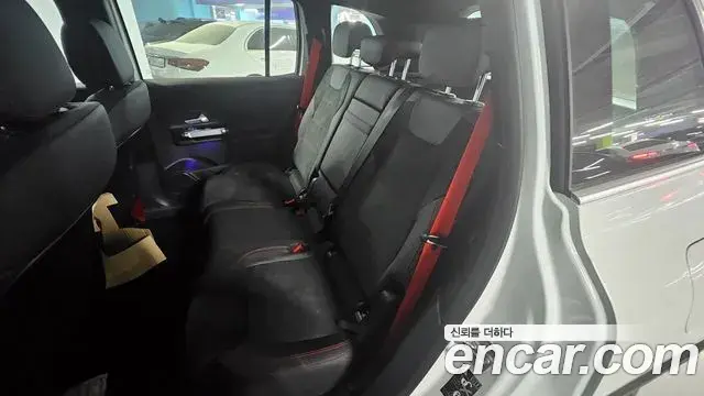 Mercedes-Benz GLB-Class 2025 — Photo 10/20