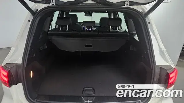 Mercedes-Benz GLB-Class 2025 — Photo 6/20