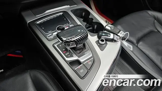 Audi Q7 2019 — ფოტო 13/20