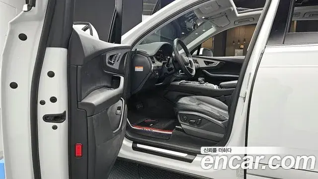Audi Q7 2019 — ფოტო 10/20