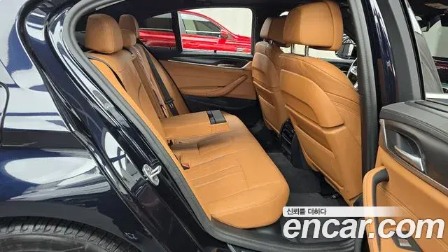 BMW 5 Series 2023 — ფოტო 17/20