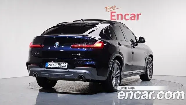 BMW X4 2021 — ფოტო 18/20