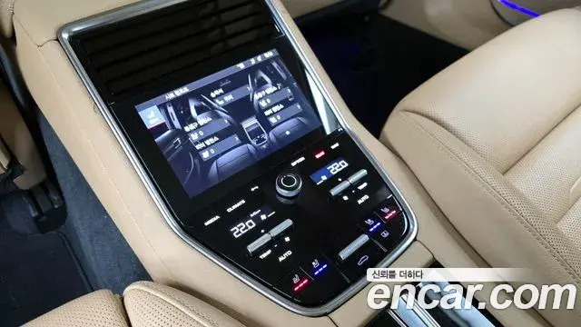Porsche Panamera 2023 — Фото 19/20